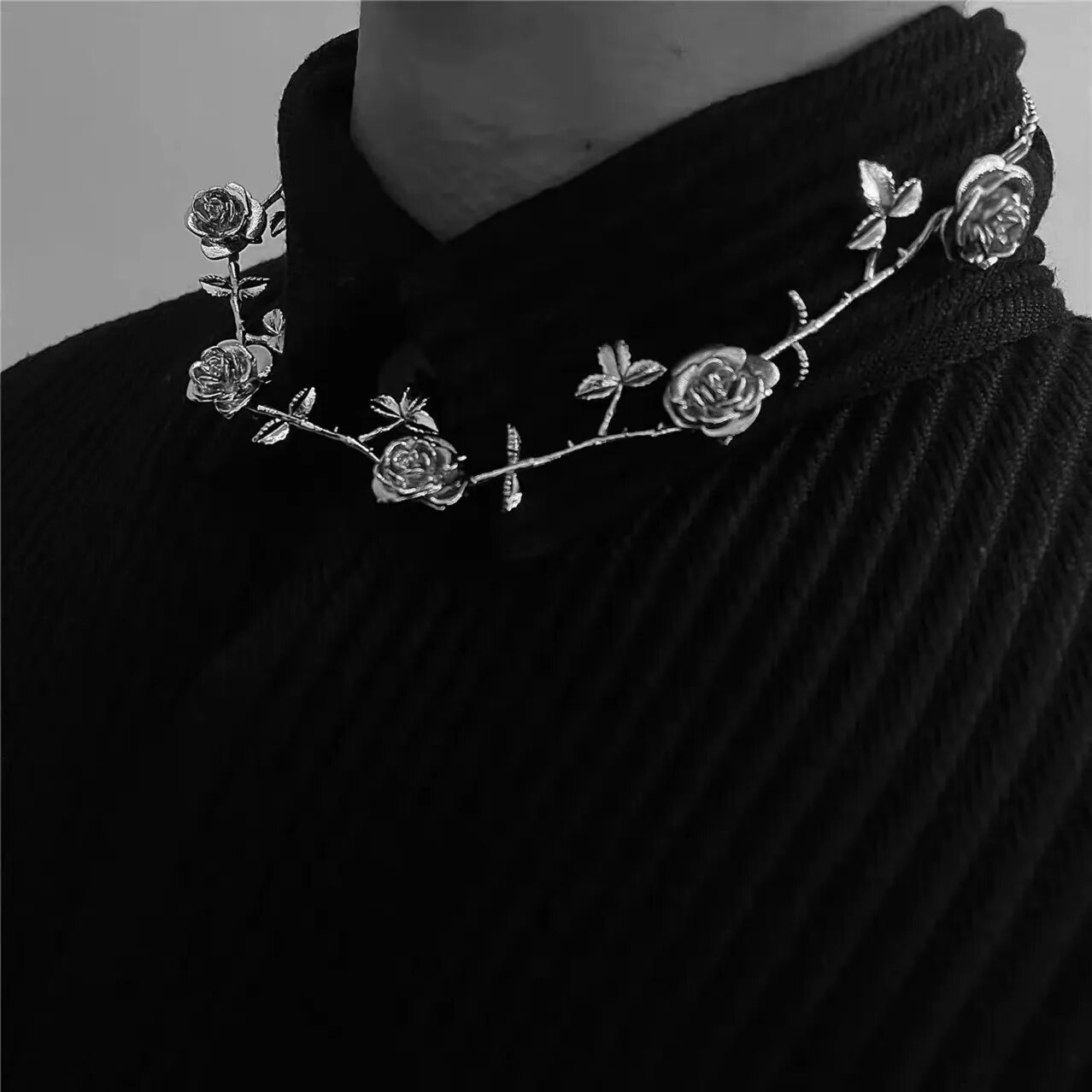 rose and thorns iron necklace chocker